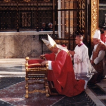 Pope-John-Paul-II-praying-at-Westminster-Cathedral-1982 large